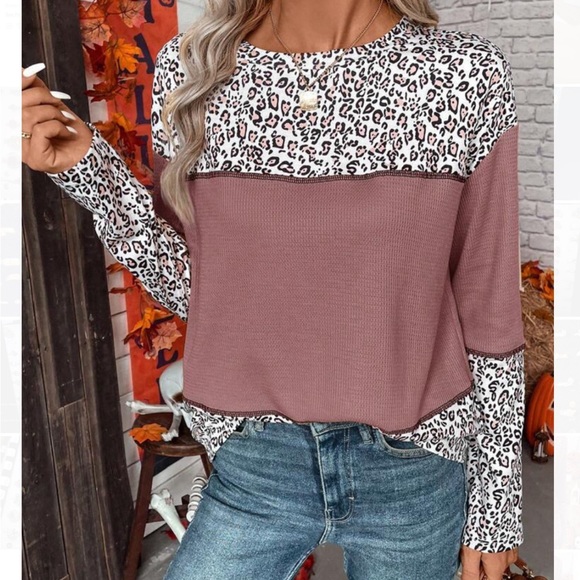 🆕NEW🛍️Animal Print Colorblock Top 🐾 - Picture 3 of 5
